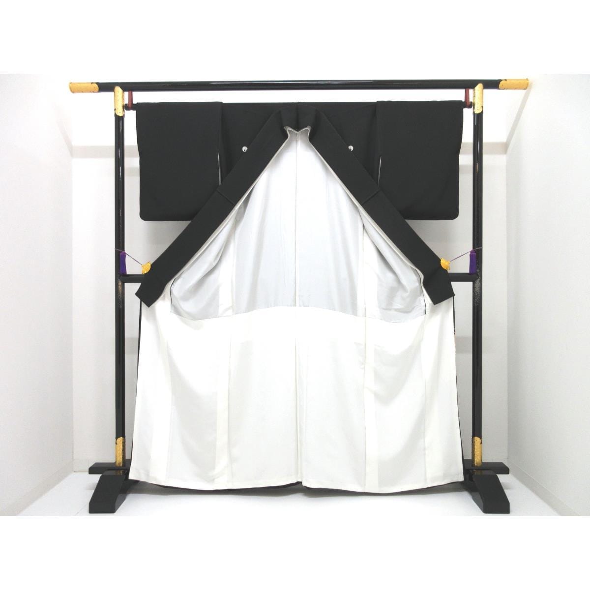 留袖　友禅金彩加工　刺繍入り　抱茗荷　身幅Ｌ寸