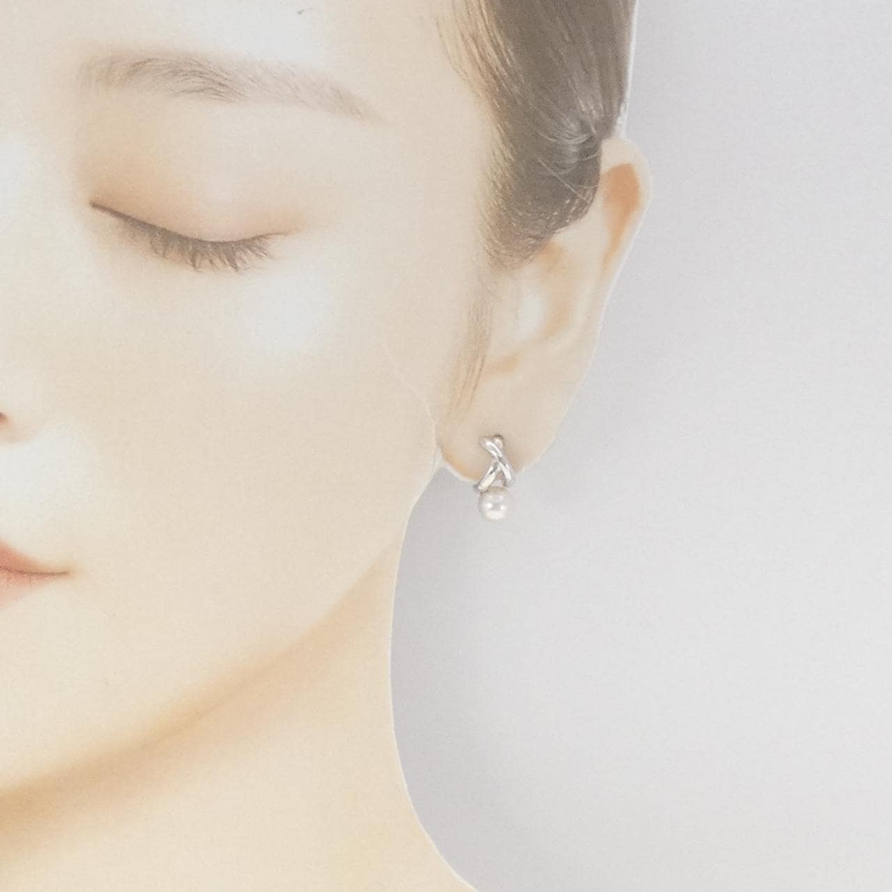 MIKIMOTO Akoya Pearl Earrings