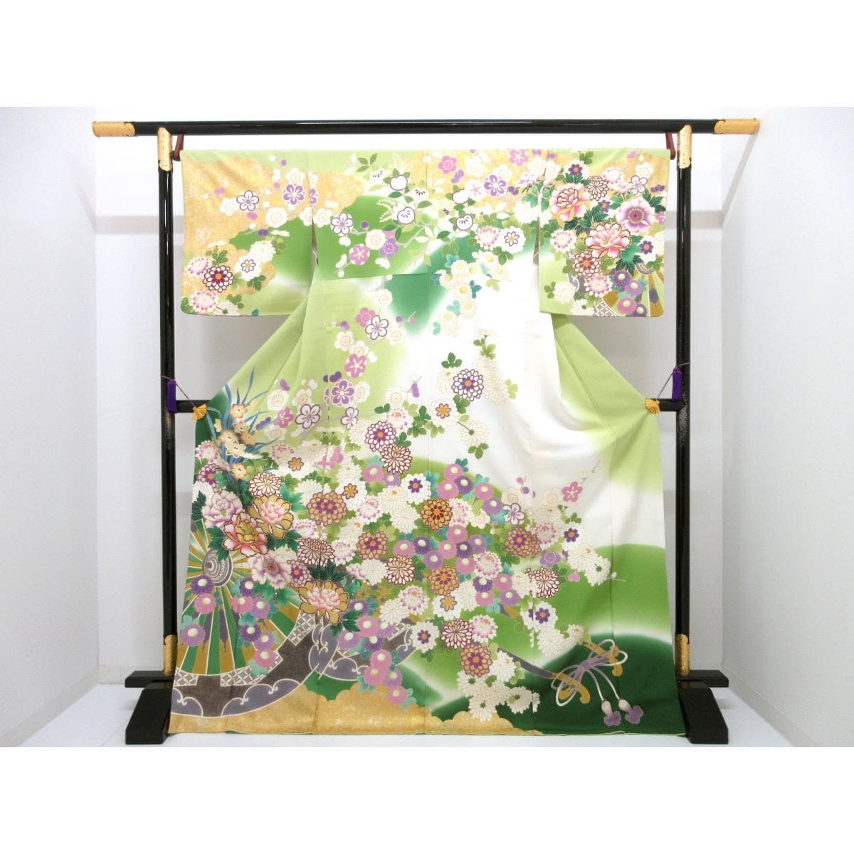 訪問着　友禅金彩加工　刺繍入り