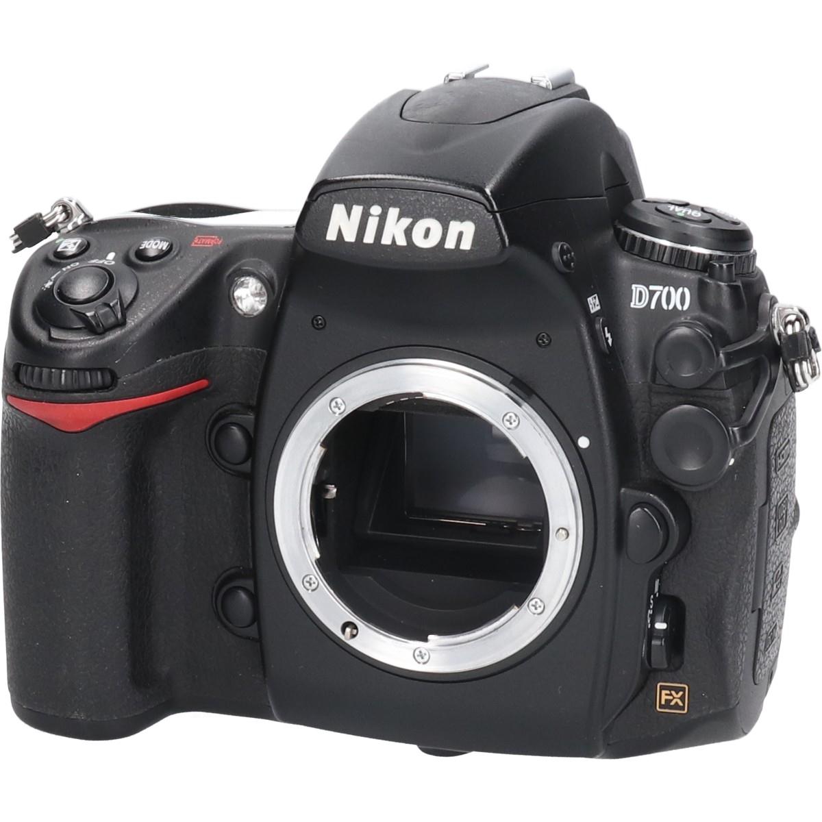 D700