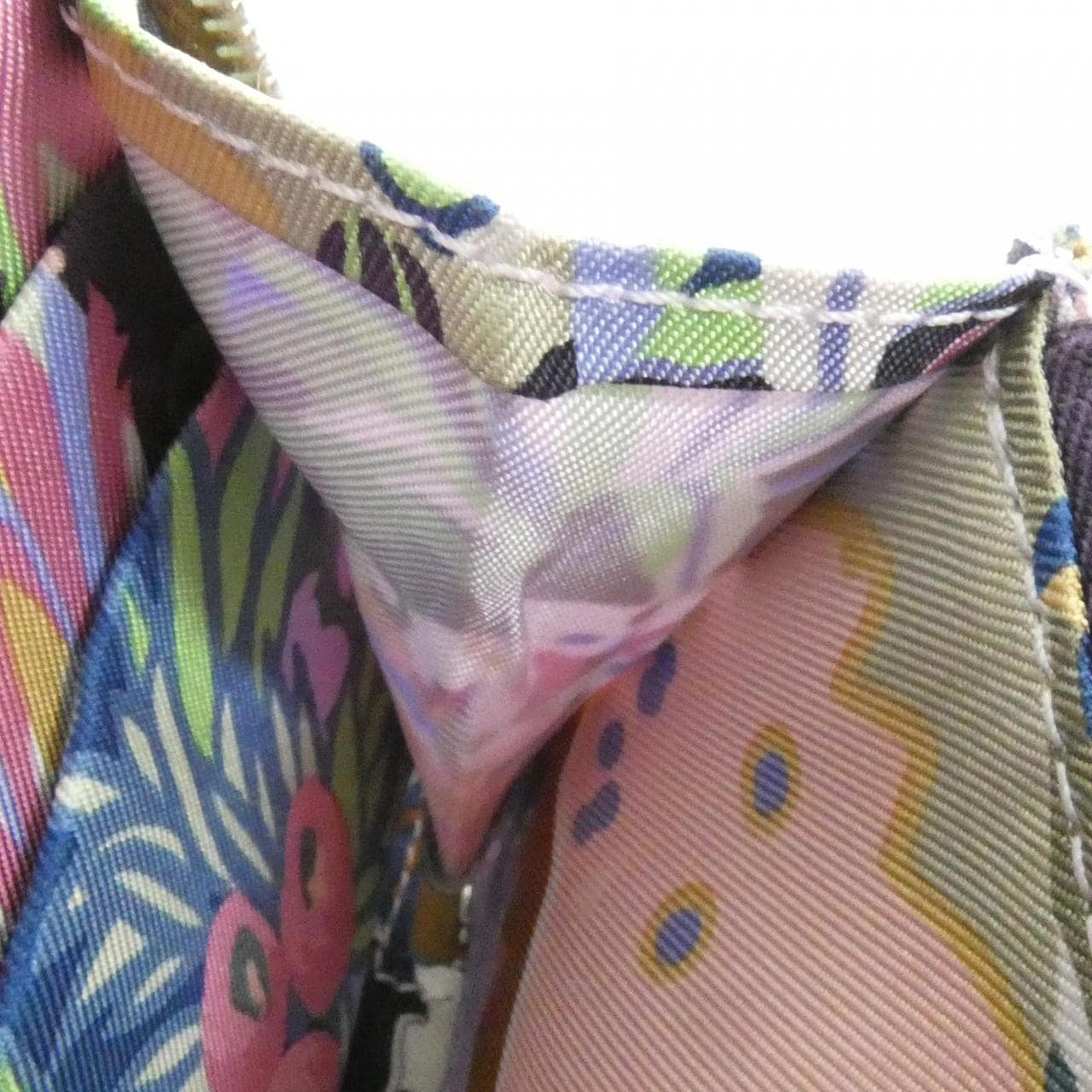 エルメス EN LIBERTE シルク イン コンパクト 084266CK 財布