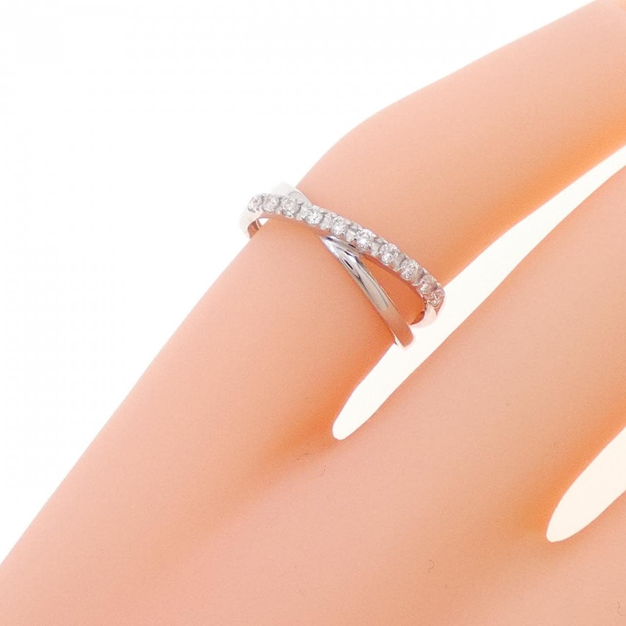 K18WG Diamond Qeelin 0.10CT