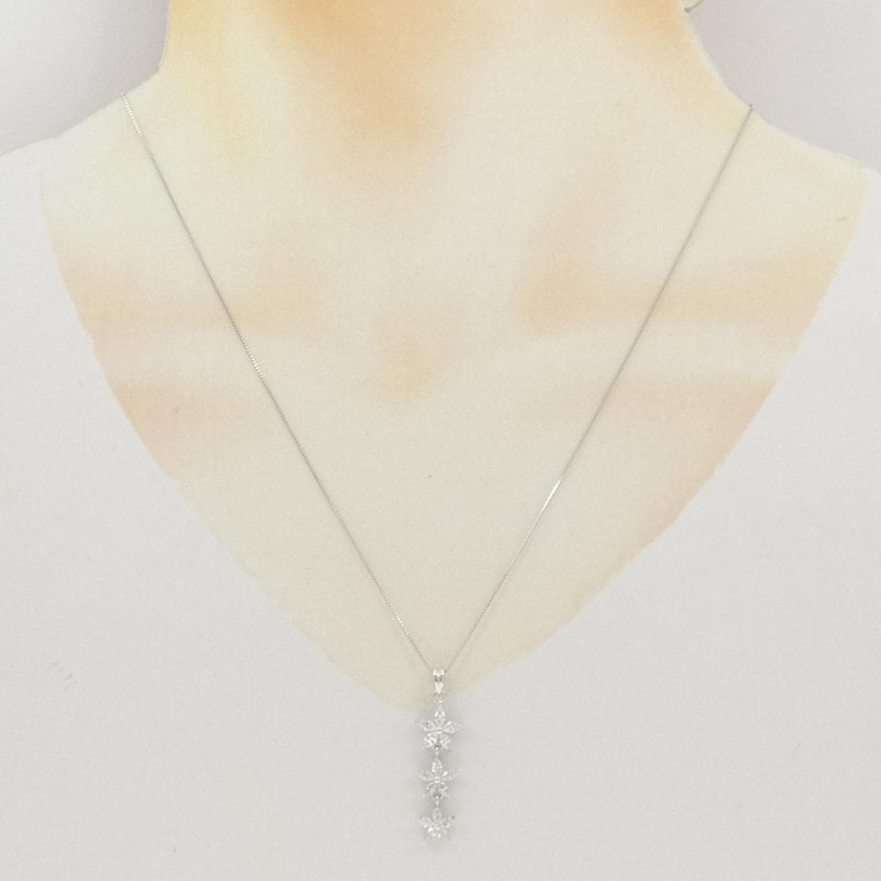 750WG/K18WG フラワー ダイヤモンド ネックレス 0.92CT