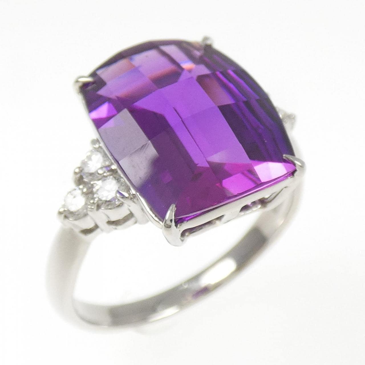 PT900 合成サファイヤ リング 8.065CT