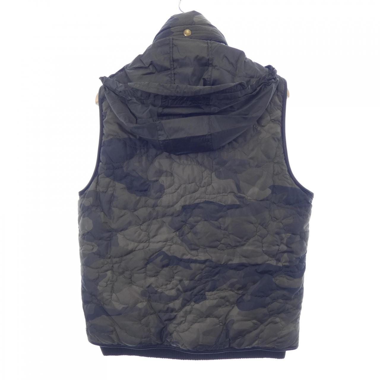 モンクレールガムブルー MONCLER GAMMEBLEU B2-391-43342-80-78815 ダウンベスト
