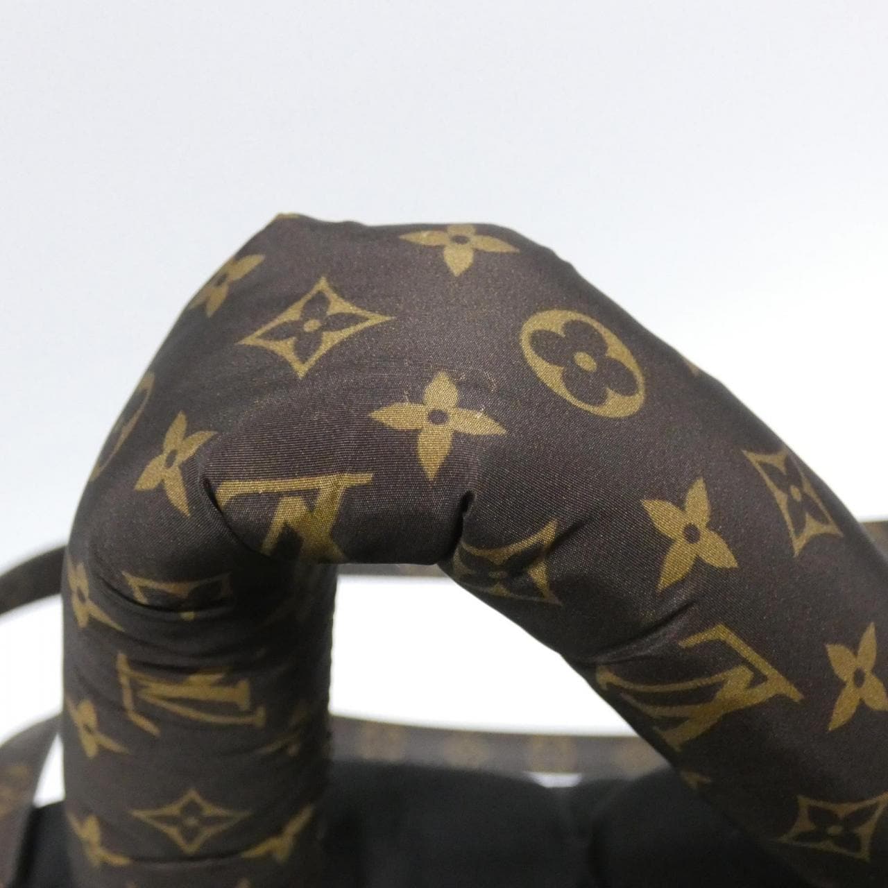 ルイヴィトン モノグラム(LVピロー) オンザゴー MM M21069 バッグ