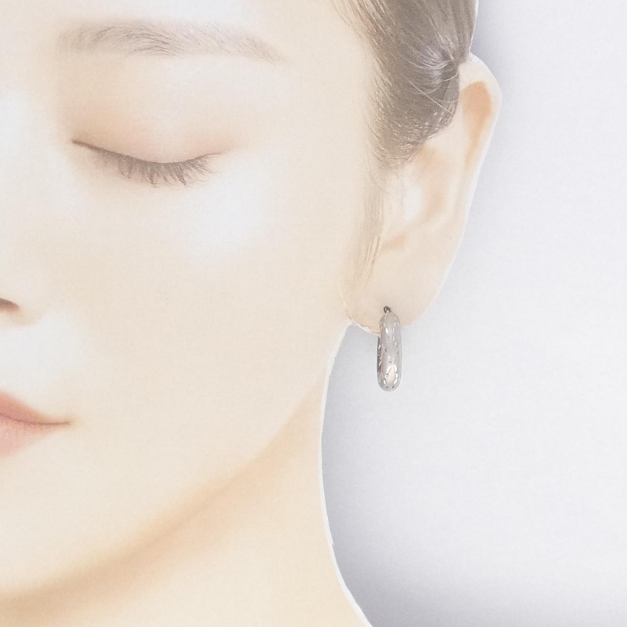 750WG earrings