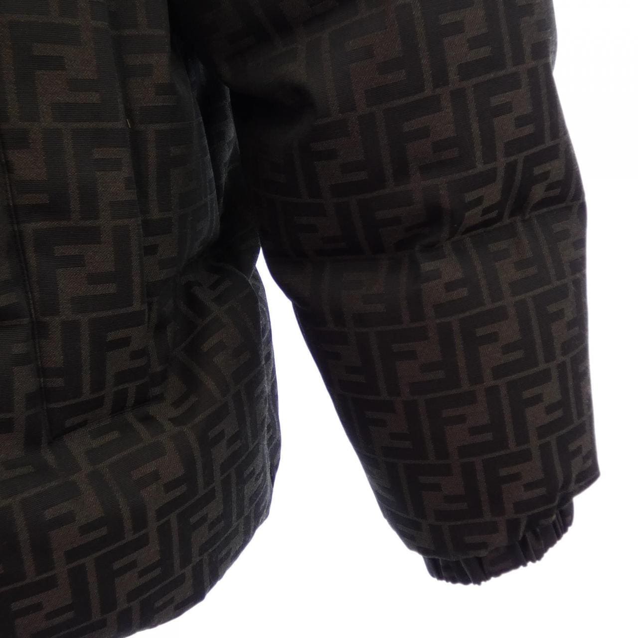 フェンディ FENDI FAA946 ATN4 ダウンジャケット