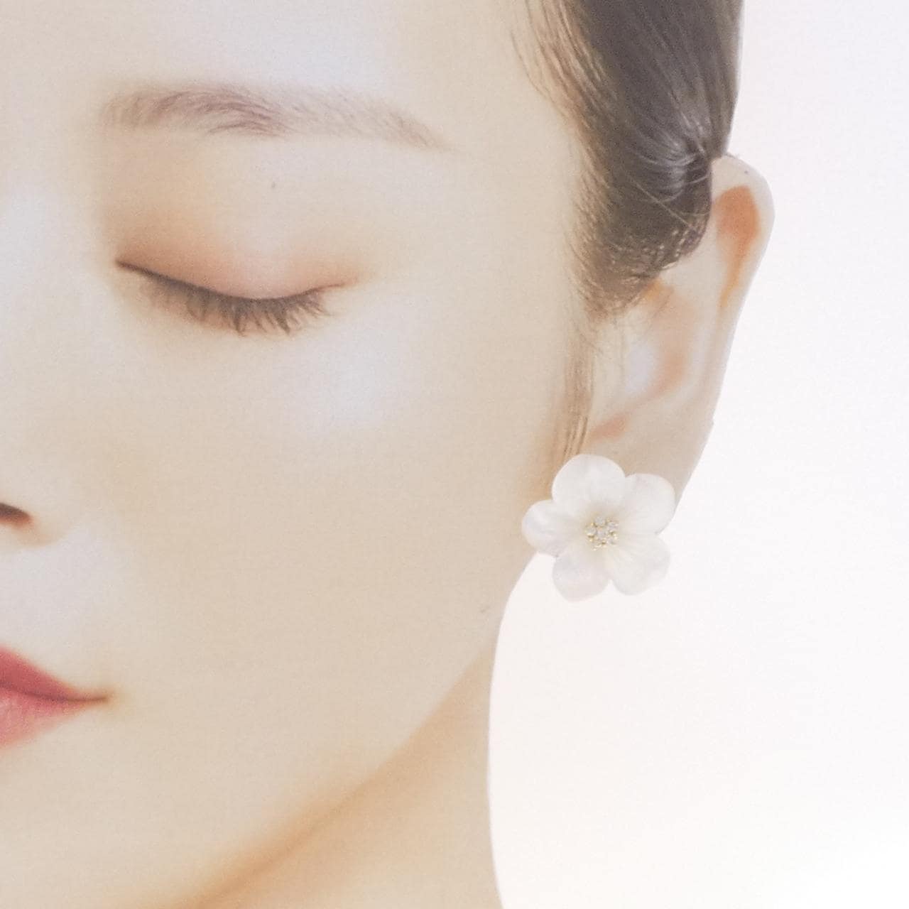 K18YG フラワー マザーオブパール ピアス