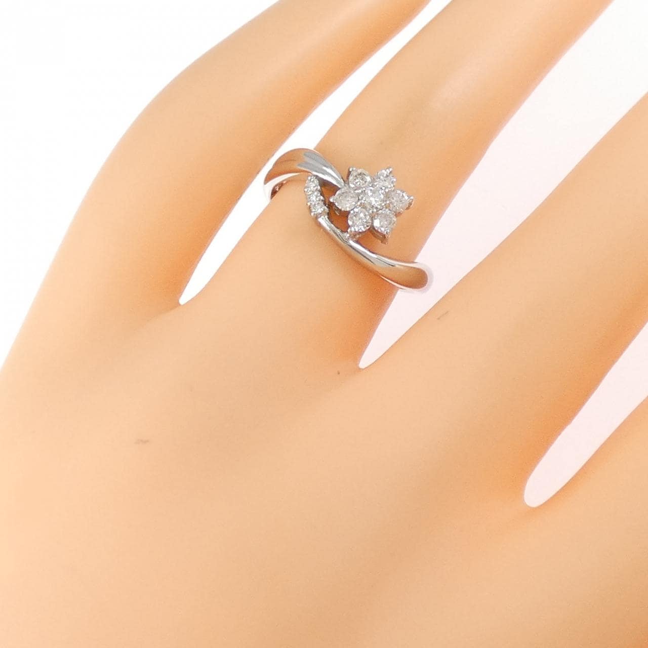 PT900 フラワー ダイヤモンド リング 0.30CT