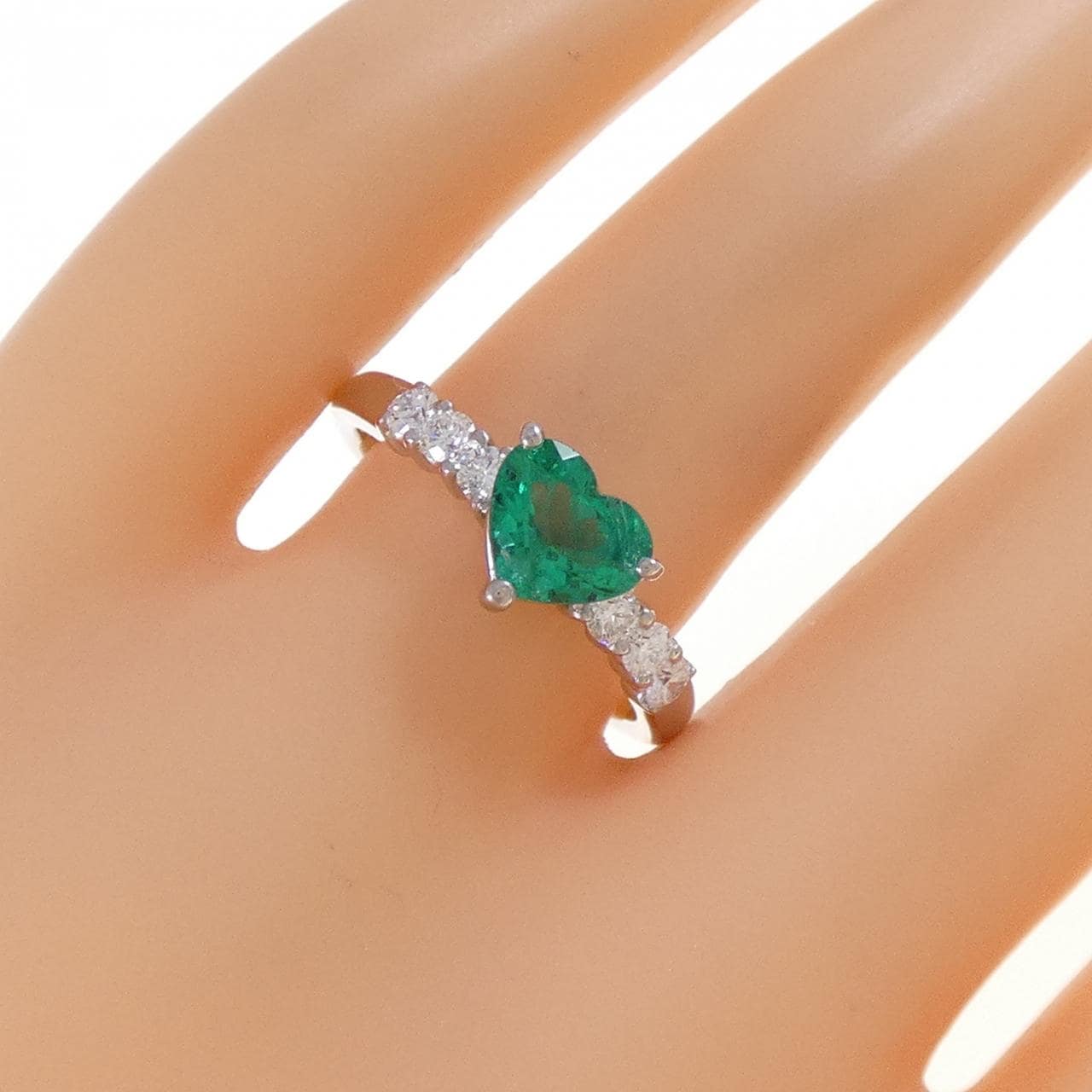 タサキ ハート エメラルド リング 0.90CT