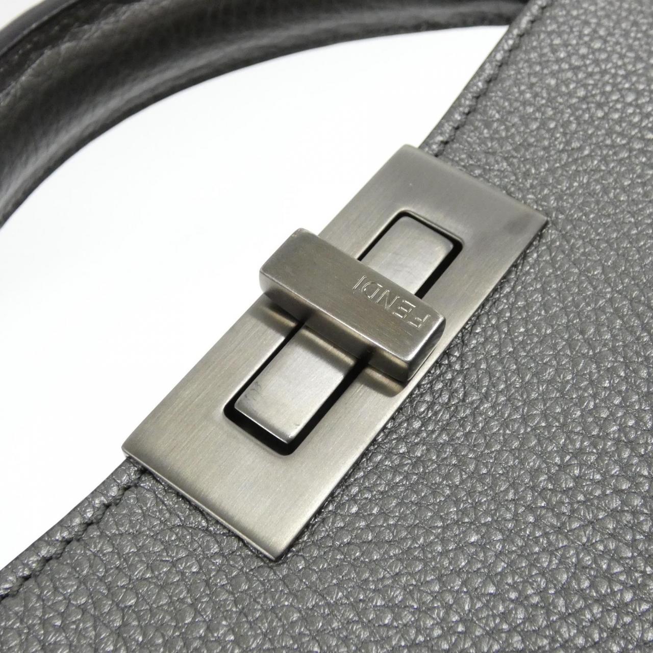 フェンディ ピーカブー アイ シー ユー ミディアム 7VA529 AJJ1 バッグ