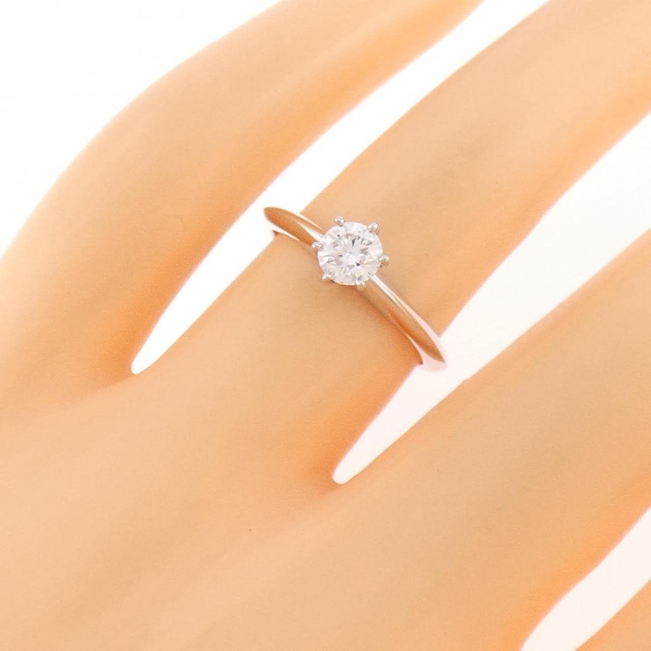 ティファニー クラシックソリティア リング 0.35CT E VS1 3EXT