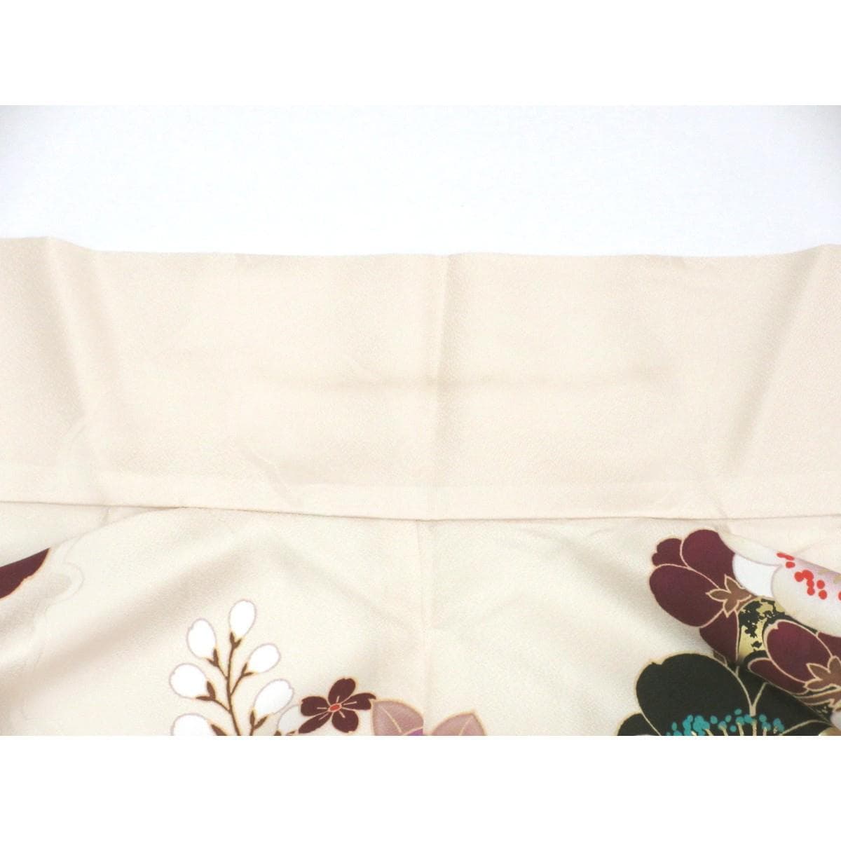 振袖　友禅金彩加工　刺繍入り　身幅Ｌ寸