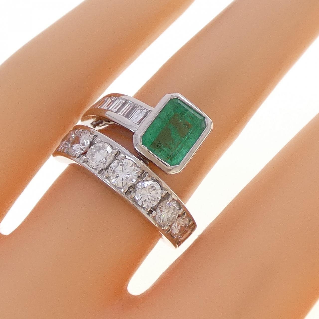 PT900 エメラルド リング 1.66CT