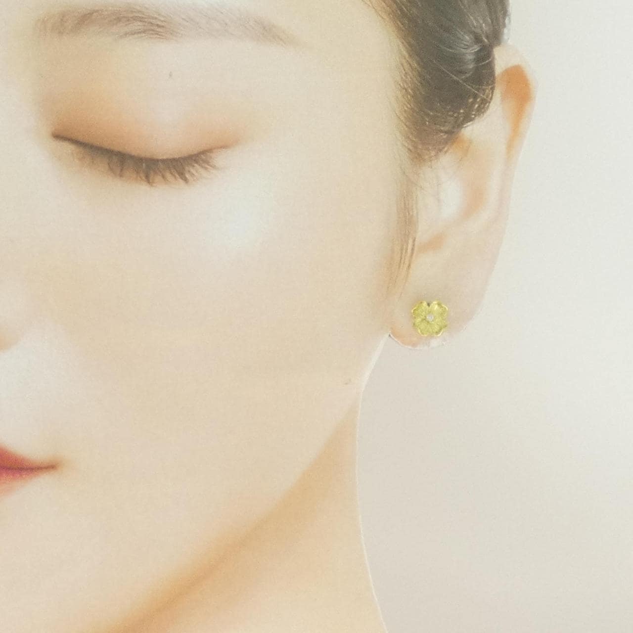 K18YG フラワー ダイヤモンド ピアス 0.02CT