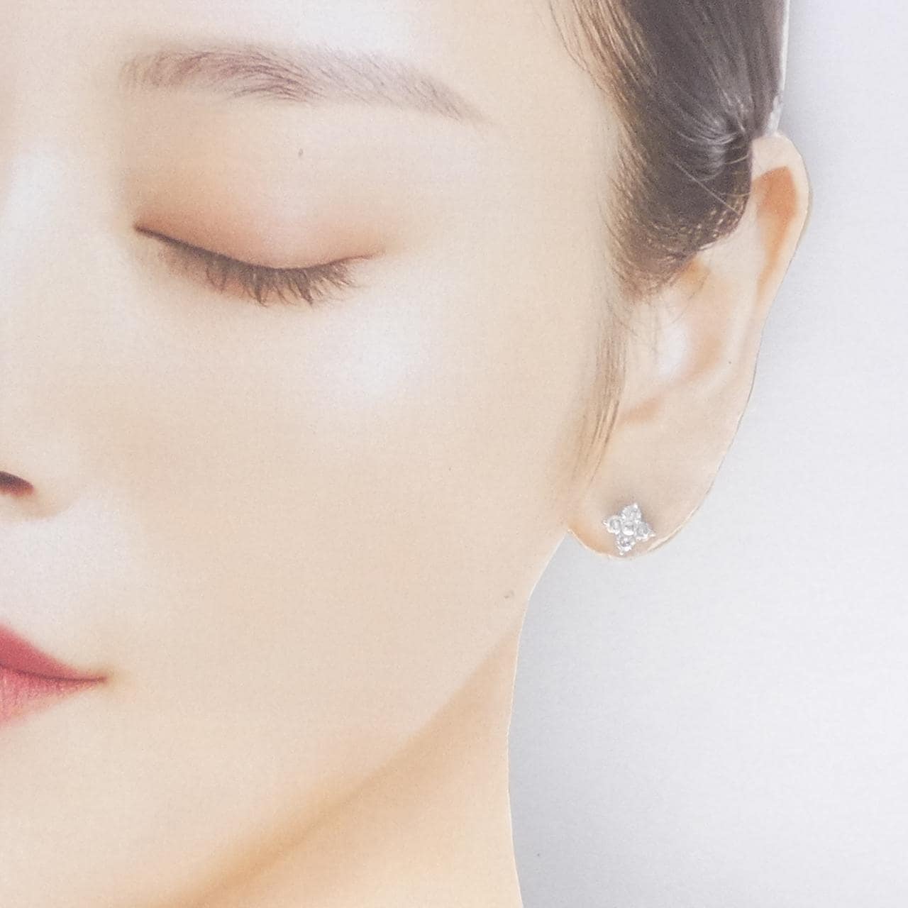 PT900 Flower Diamond Earrings 0.755CT