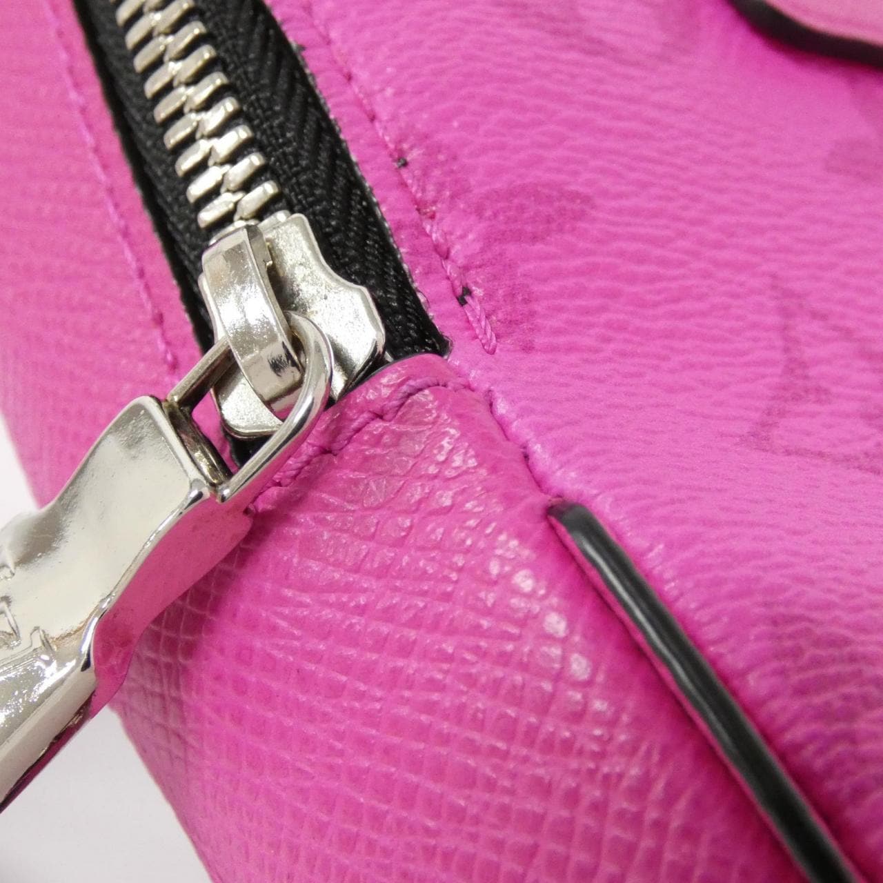 ルイヴィトン タイガ ラマ アウトドア スリングバッグ M30767 ショルダーバッグ