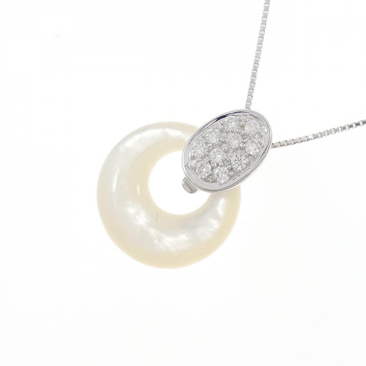 750WG/K18WG Mother of Pearl Necklace