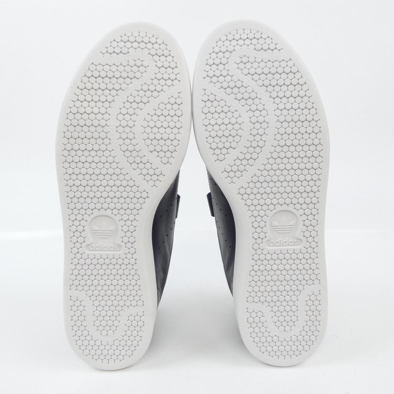 HYKE×ADIDAS sneakers