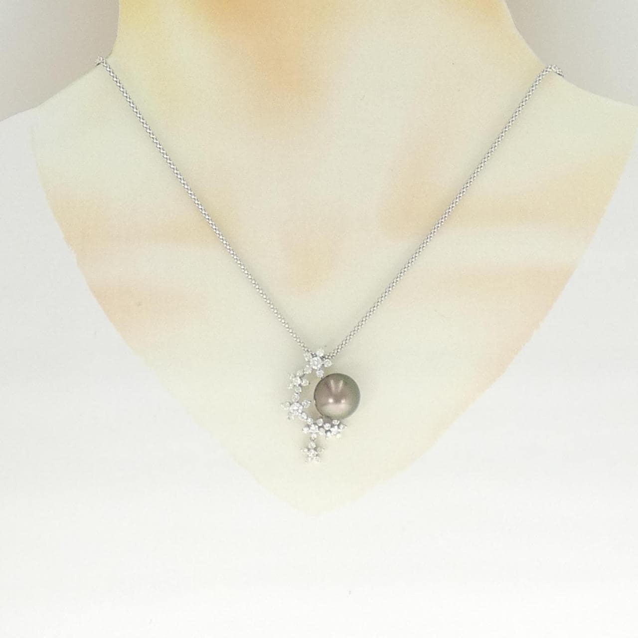 K18WG フラワー 黒蝶パール ネックレス 12.3mm