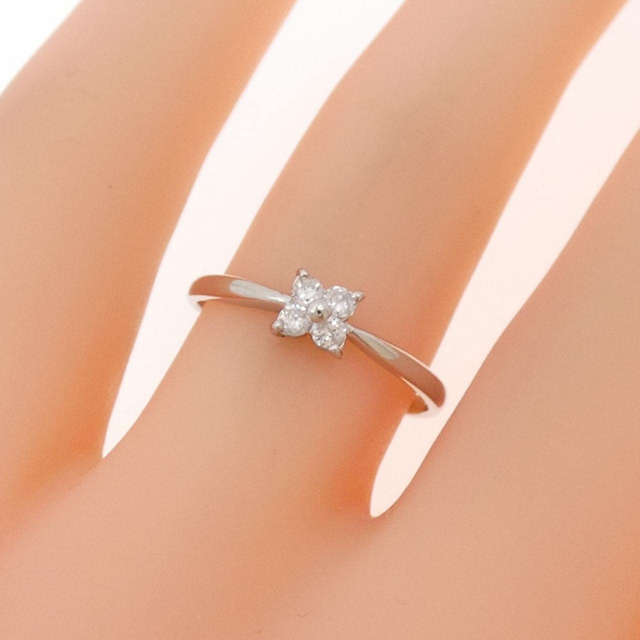PT900 フラワー ダイヤモンド リング 0.1CT