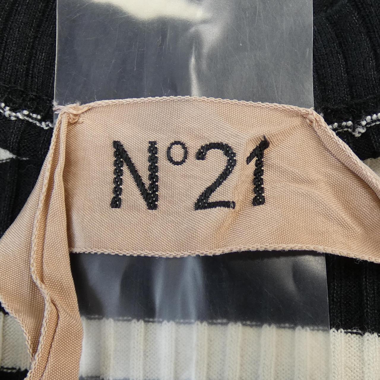 ヌメロヴェントゥーノ N°21 ニット
