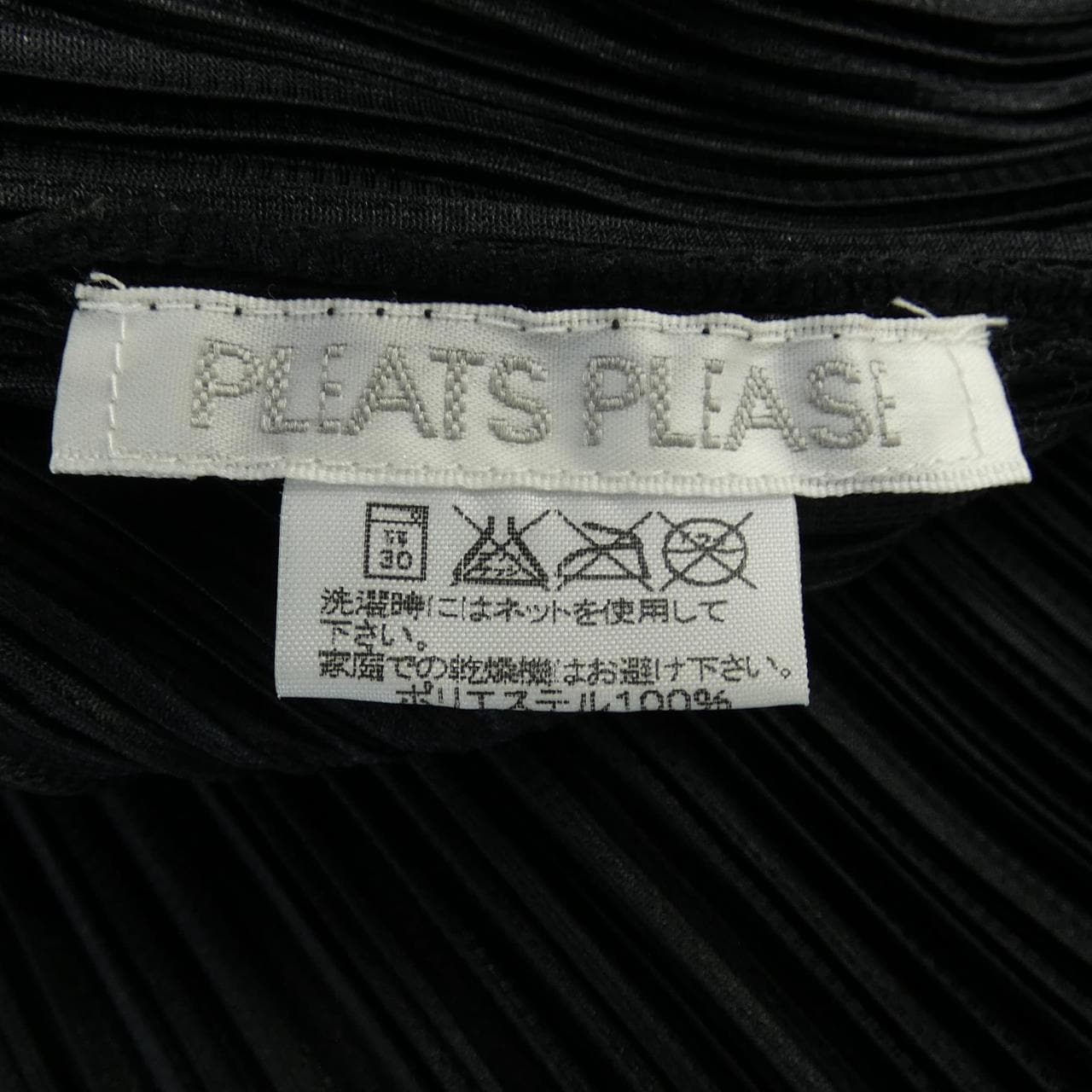 百褶PLEATS PLEASE上衣