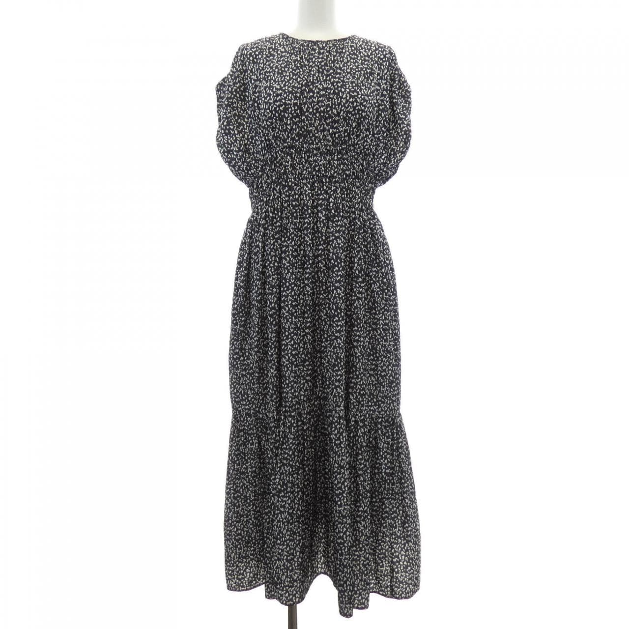 エミ emmi ワンピース