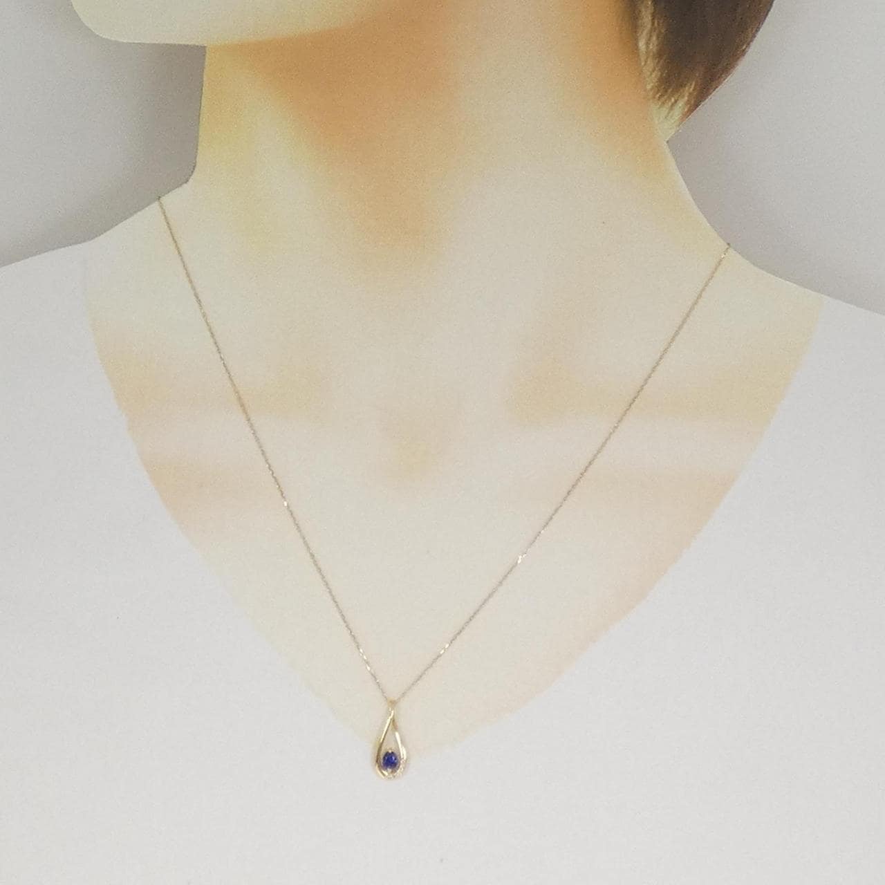 4゜C  サファイヤ ネックレス