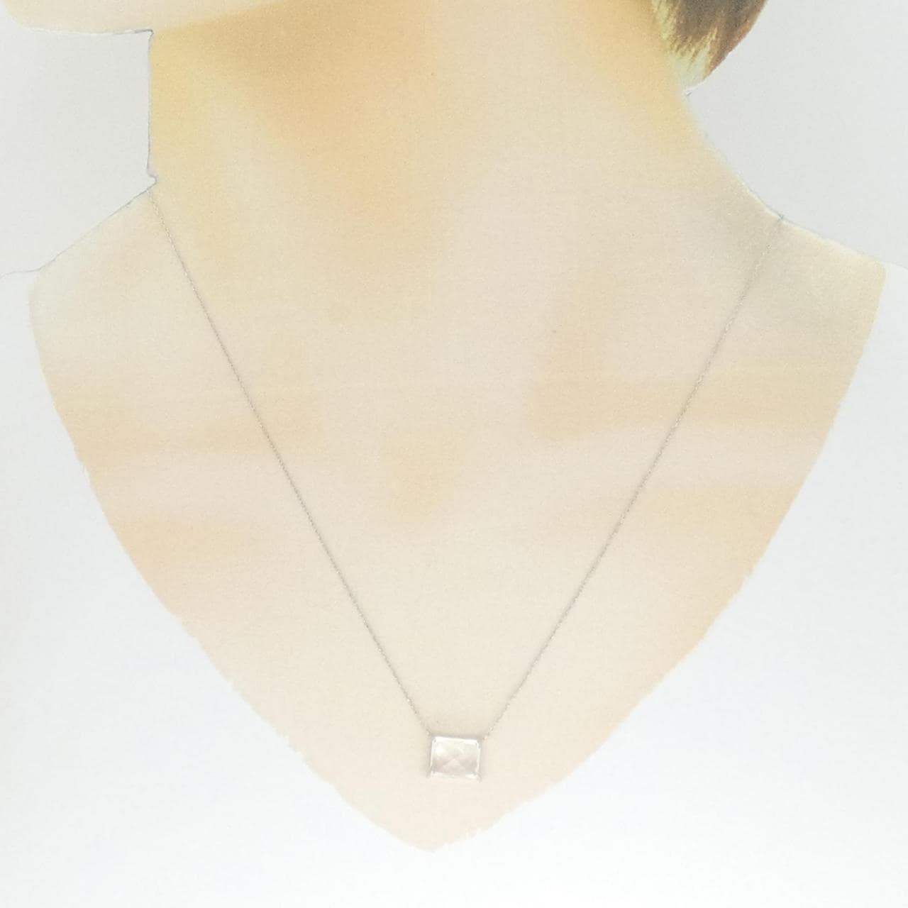 K10WG Quartz necklace