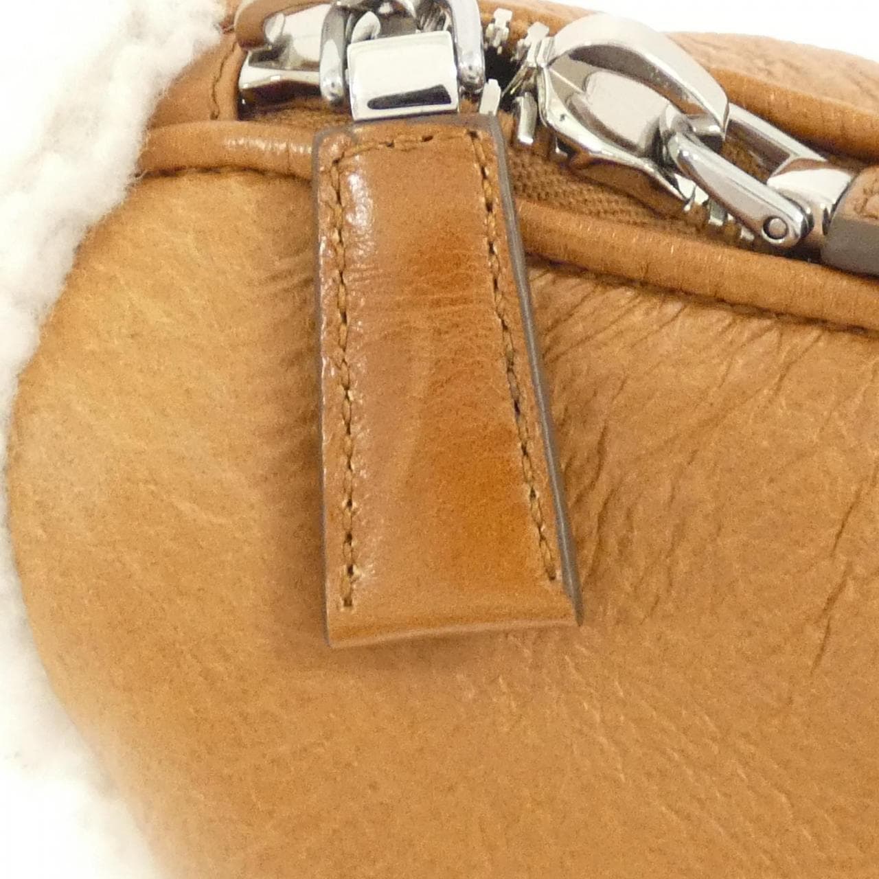 Prada 2VH182肩背包