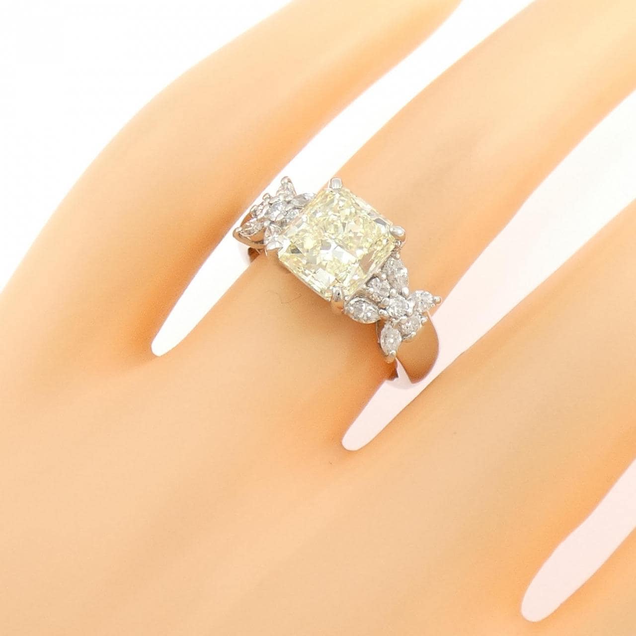 PT900 ダイヤモンド リング 3.019CT LY SI1 ファンシーカット