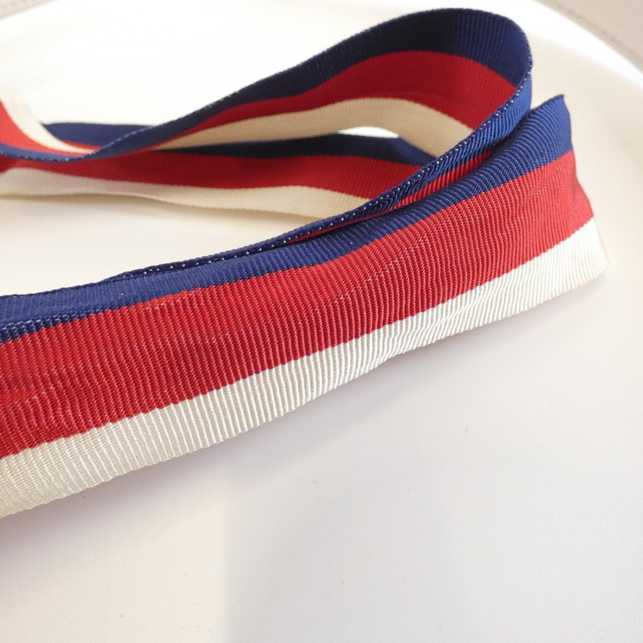 グッチ シルヴィ 421882 D4ZQG ショルダーバッグ