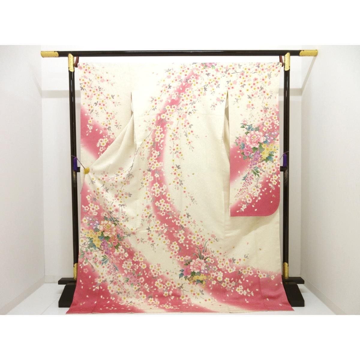 振袖　友禅金彩加工　刺繍入りボカシ染