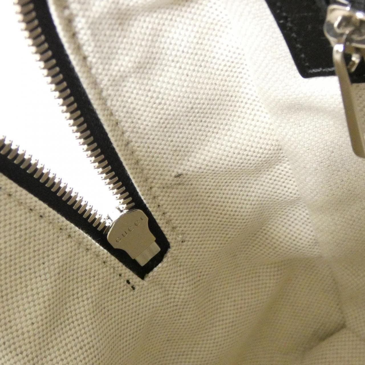 グッチ 626363 1W3DN バッグ