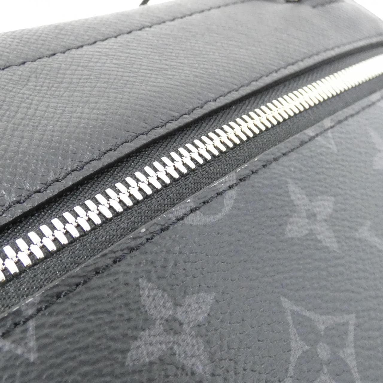 ルイヴィトン タイガ ラマ フラップ メッセンジャー M30413 ショルダーバッグ