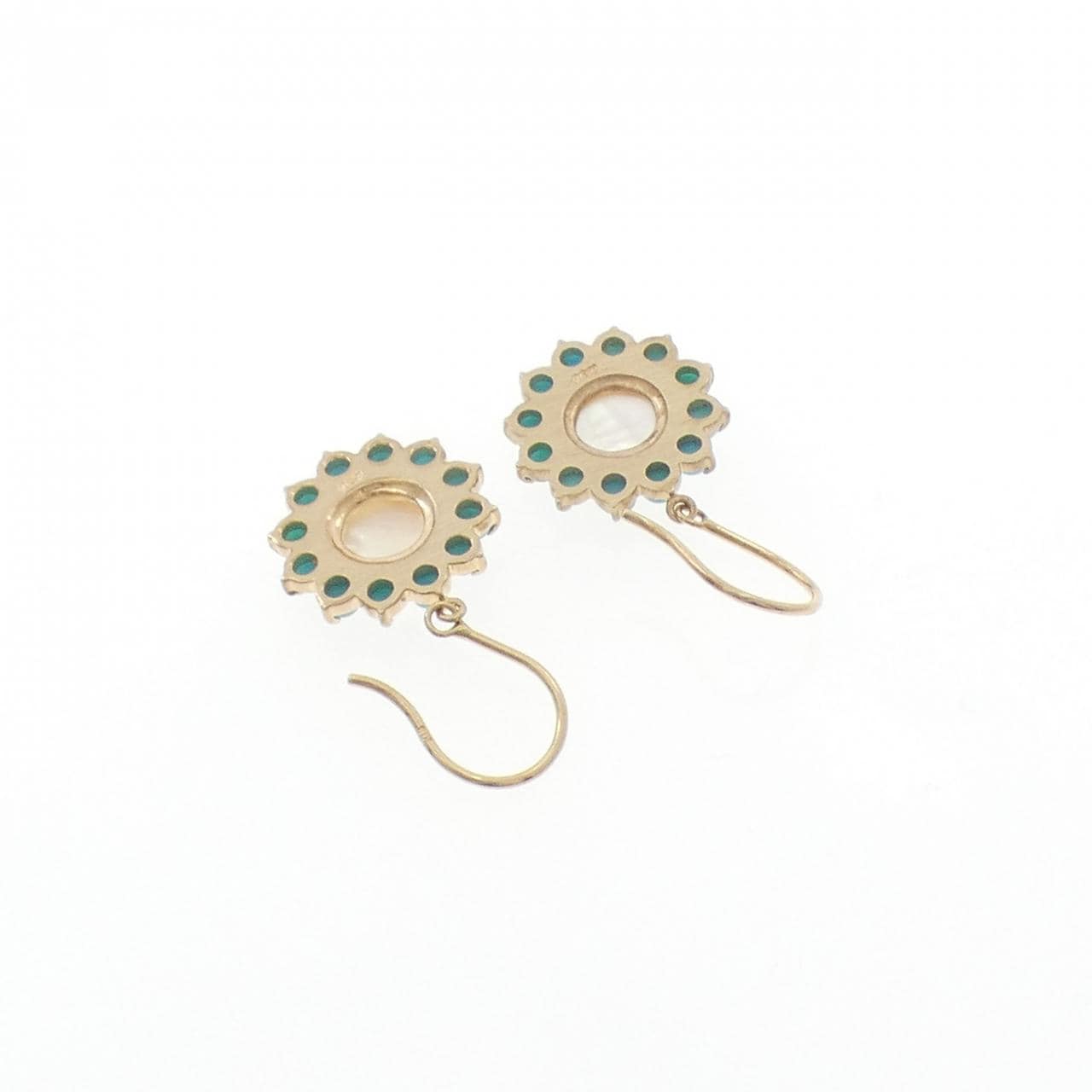 アーカー  マザーオブパール ピアス