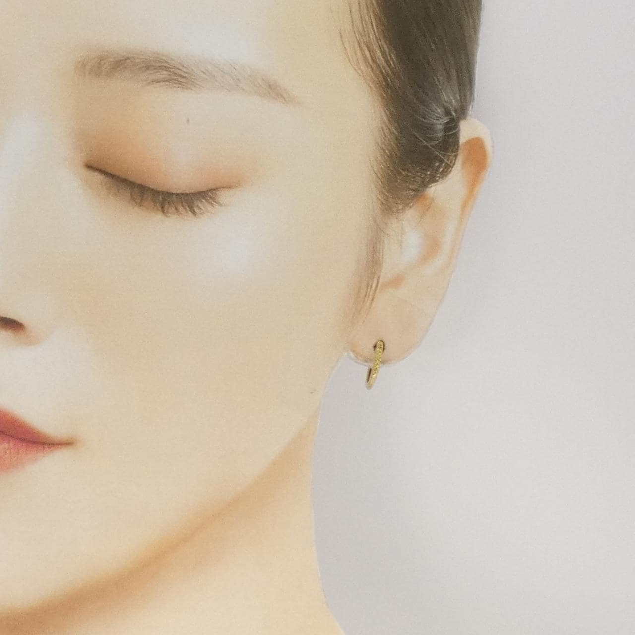 585YG サファイヤ ピアス