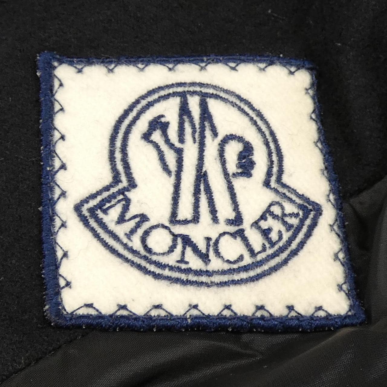 モンクレールガムブルー MONCLER GAMMEBLEU 323914134880 ダウンジャケット