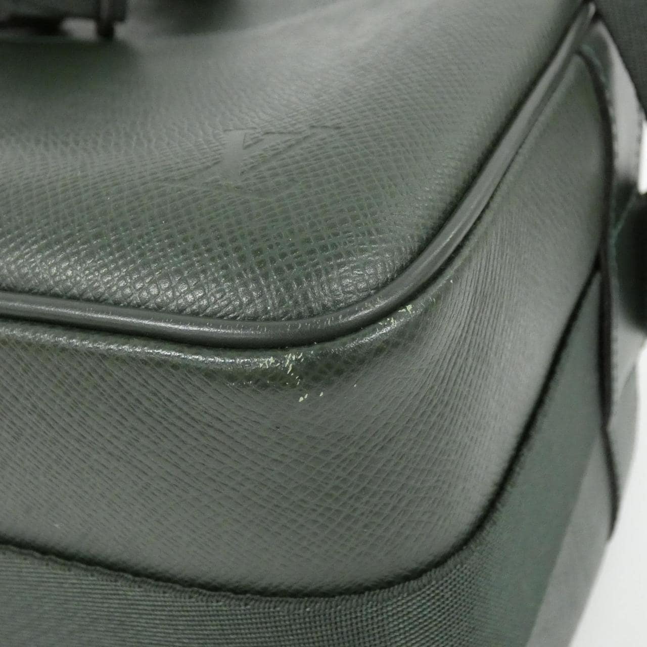 ルイヴィトン タイガ リポーター 28cm M30154 ショルダーバッグ