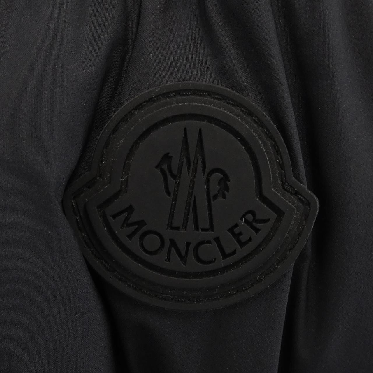 モンクレール MONCLER ダウンジャケット
