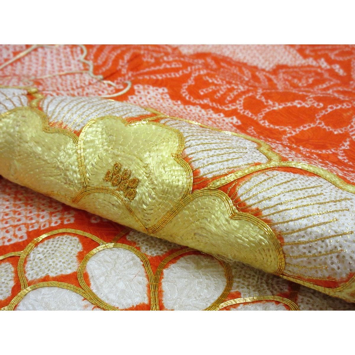 振袖　総絞り　金彩入り刺繍加工