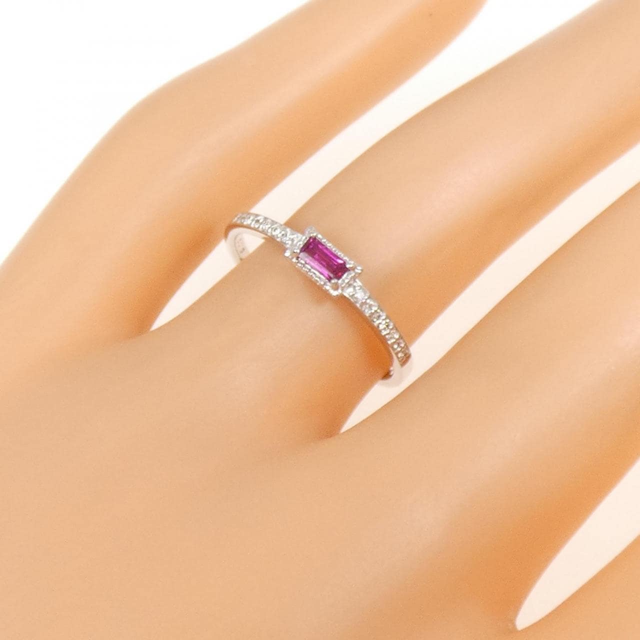 K18WG红宝石戒指0.12CT