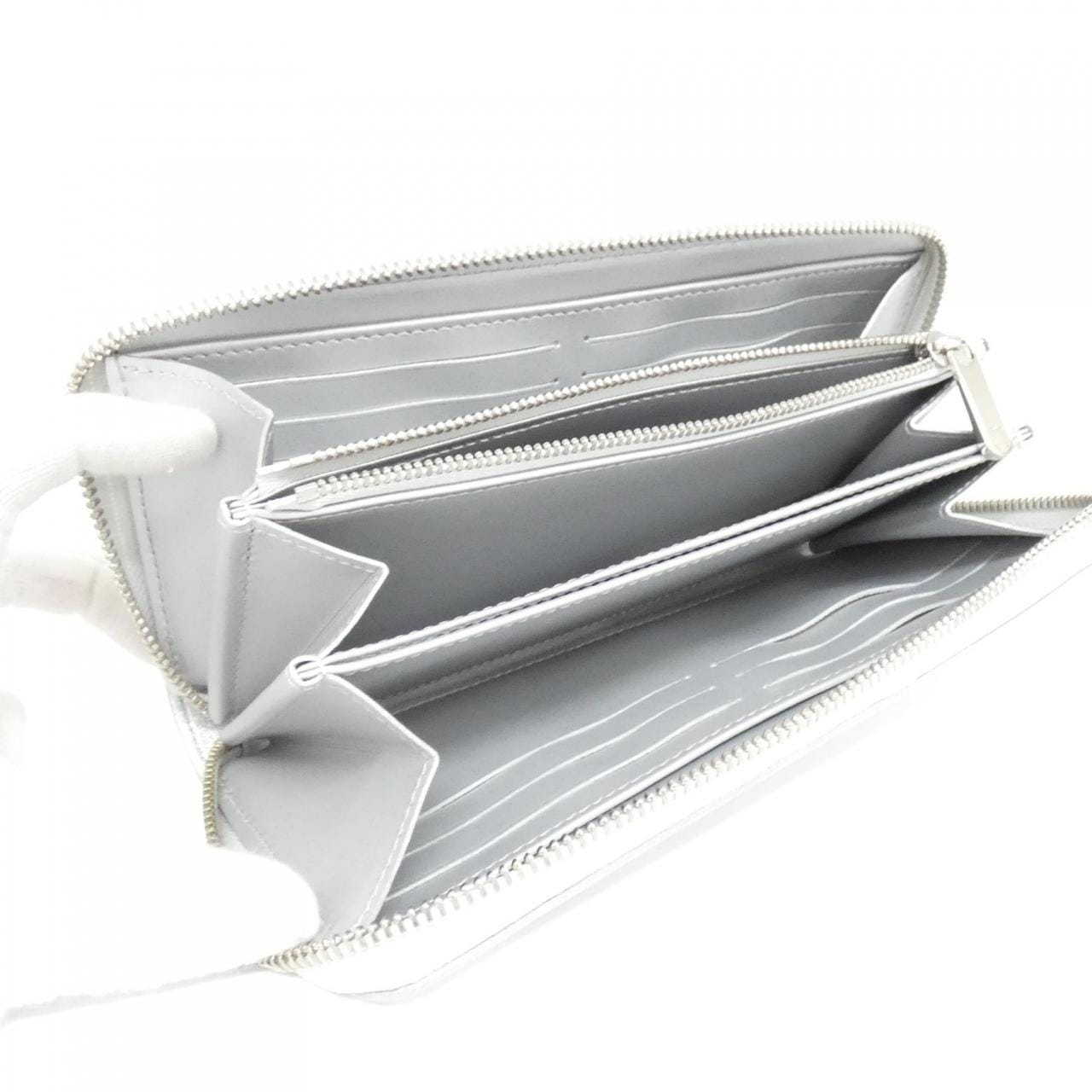 ルイヴィトン マヒナ ジッピー ウォレット M26940 財布