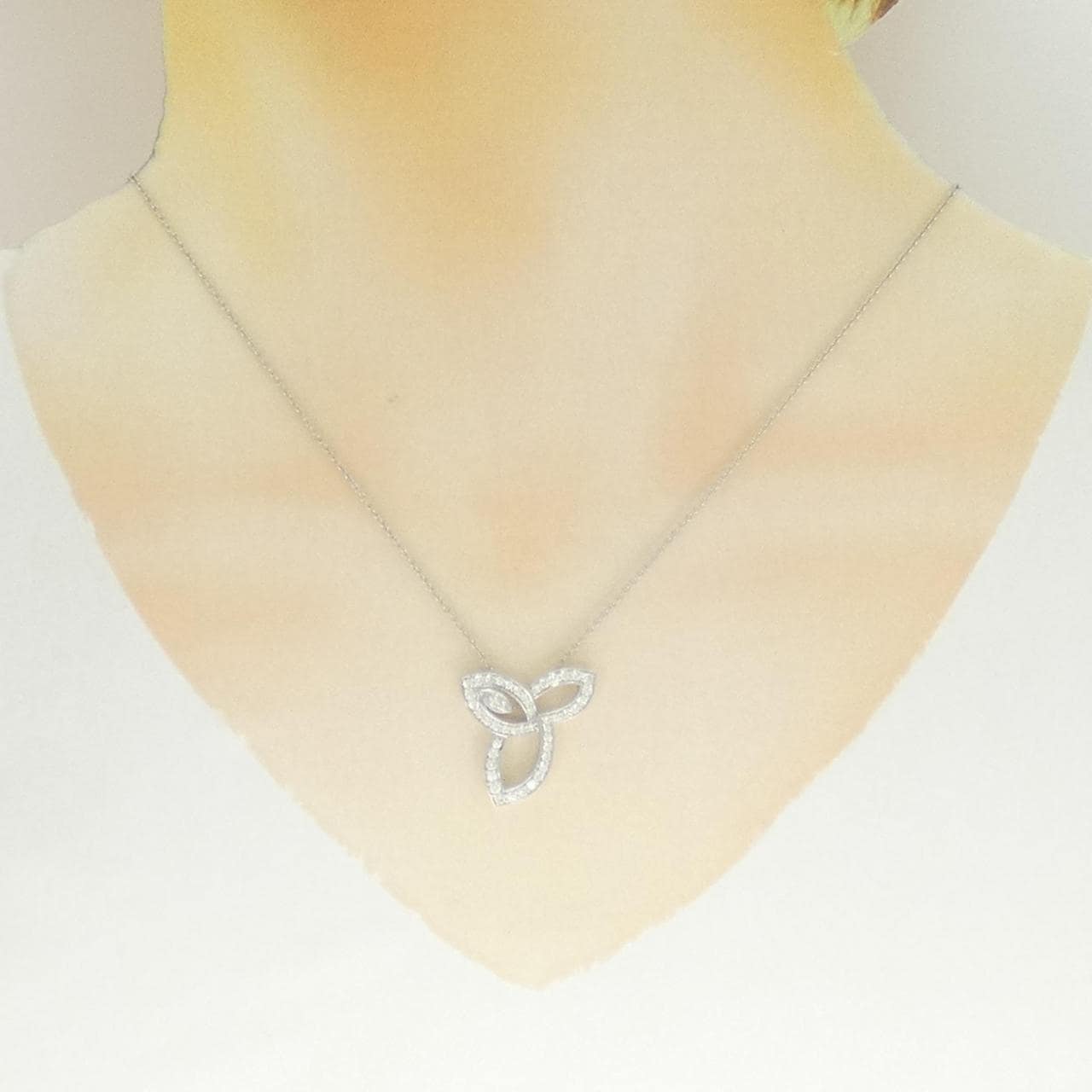 ハリーウィンストン リリークラスター ネックレス