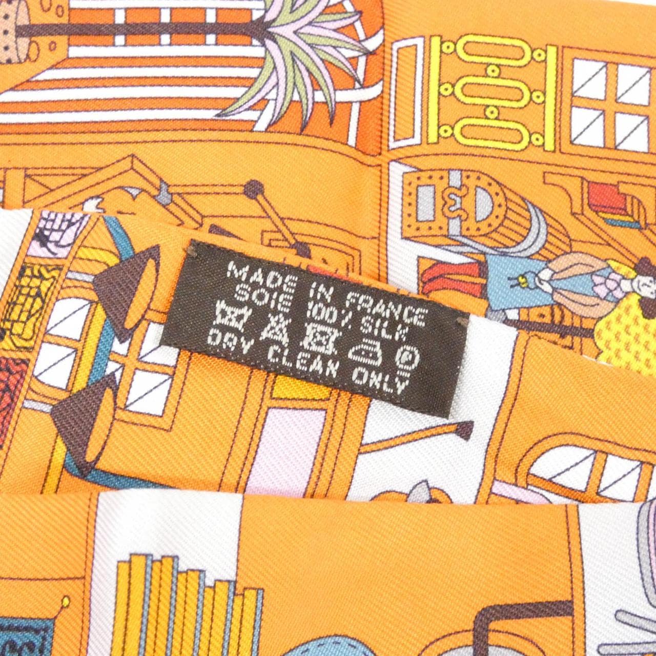 エルメス LA MAISON DES CARRES ツイリー 062941S スカーフ