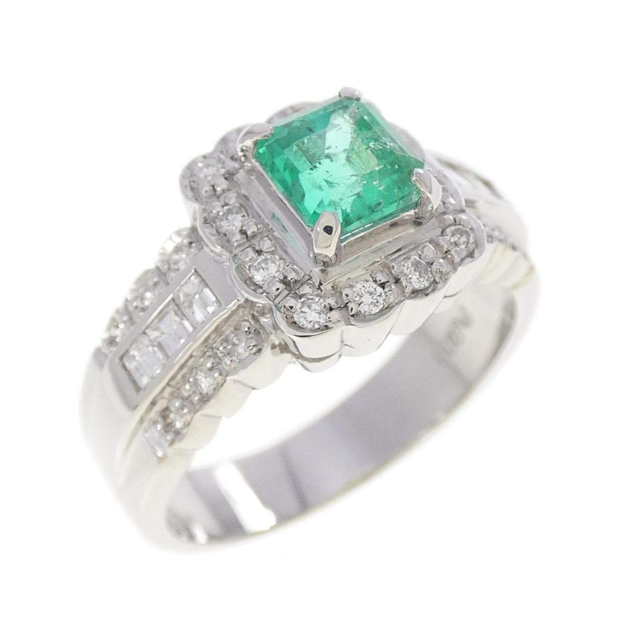 PT900 エメラルド リング 0.68CT