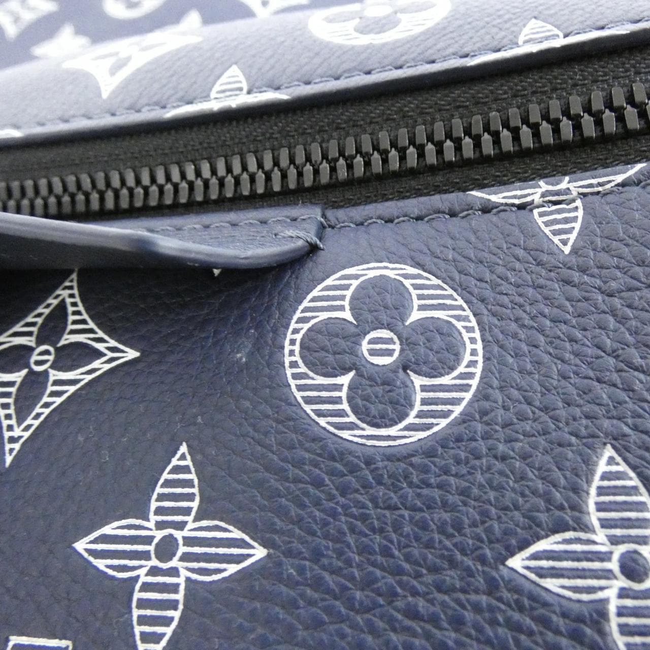 ルイヴィトン モノグラム シャドウ ディスカバリー バックパック PM M24760 リュックサック