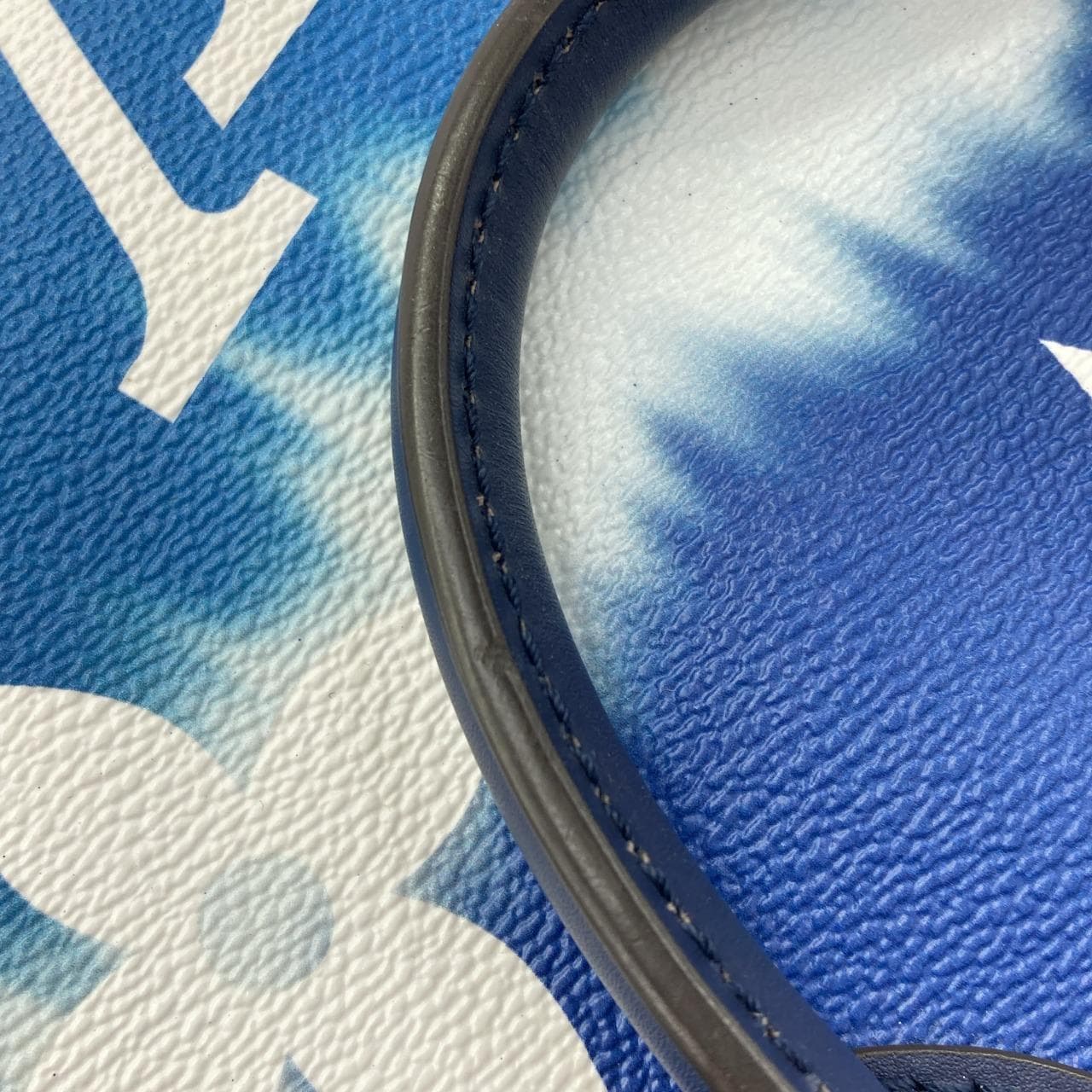 ルイヴィトン LVエスカル オンザゴー GM M45120 バッグ